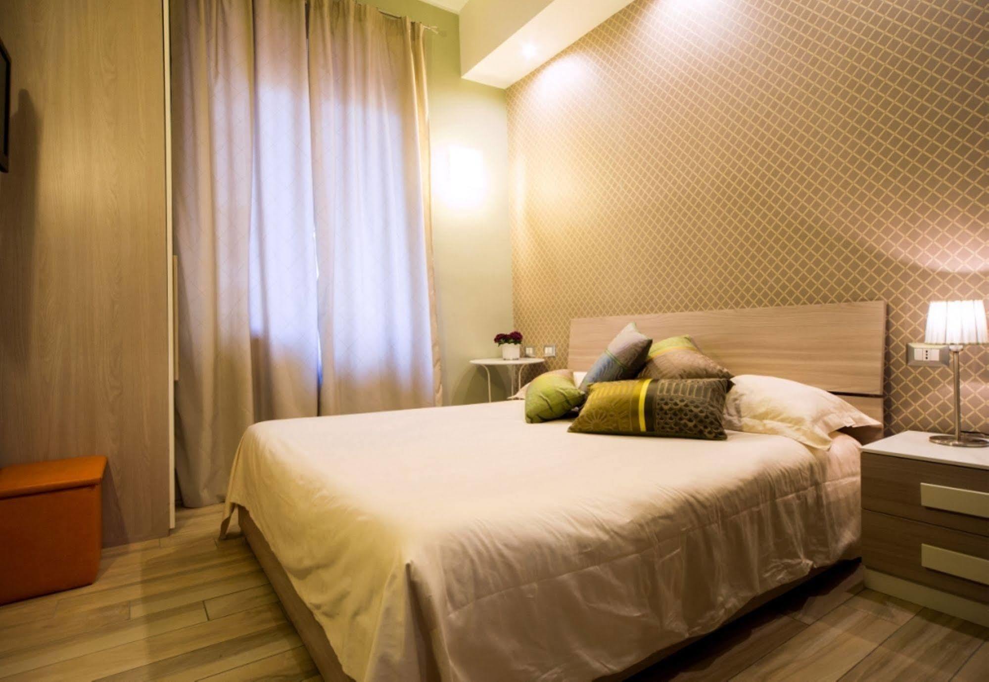Mikale Rooms Рим Екстериор снимка