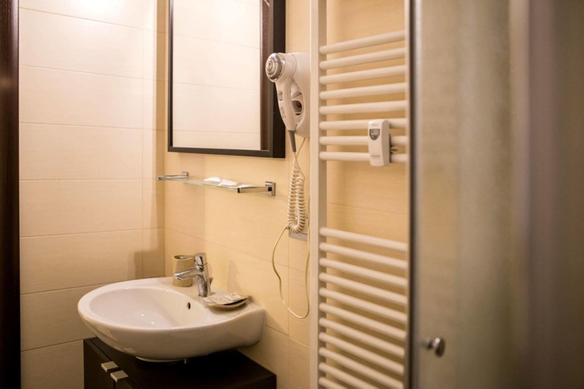 Mikale Rooms Рим Екстериор снимка