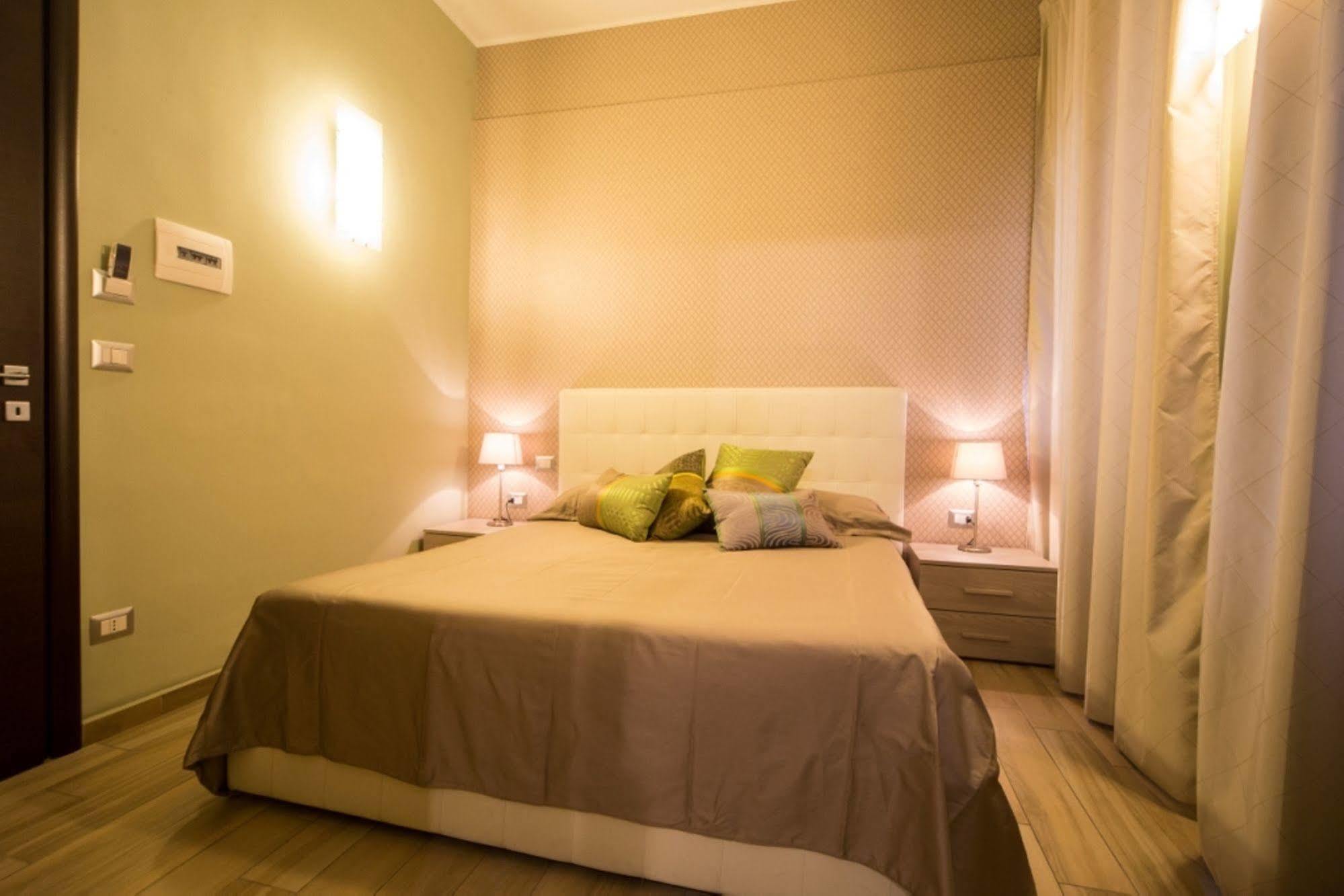Mikale Rooms Рим Екстериор снимка