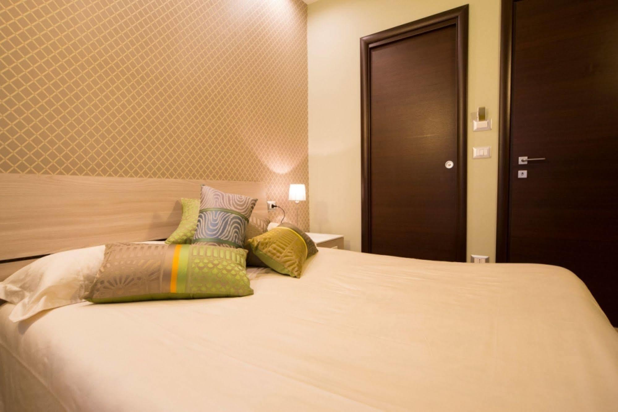 Mikale Rooms Рим Екстериор снимка